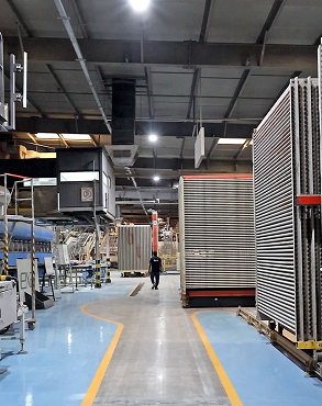 Zareeq Coating team performing laser screeding work